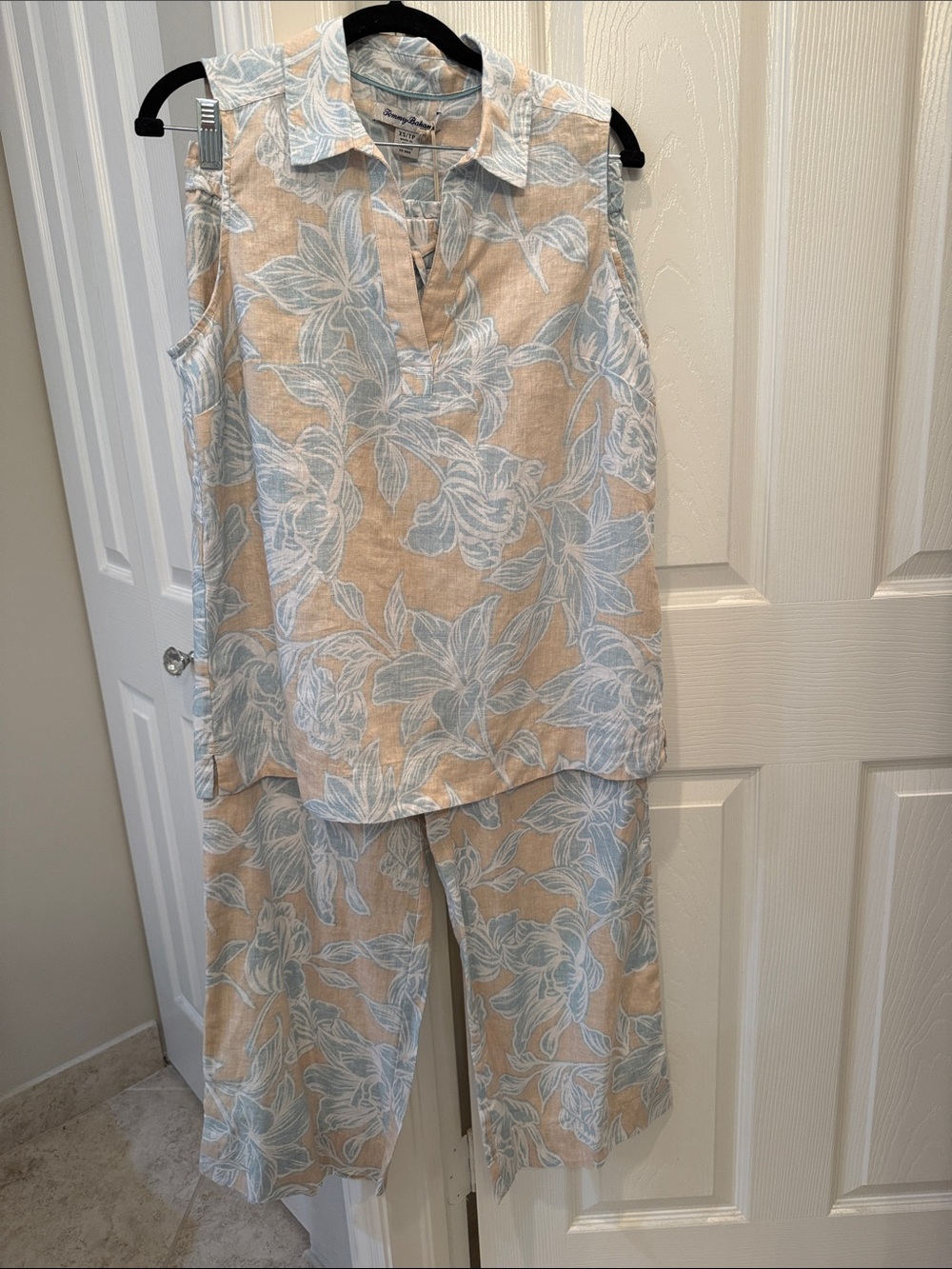 Sleeveless Floral Linen Set in Beige and Light Blue